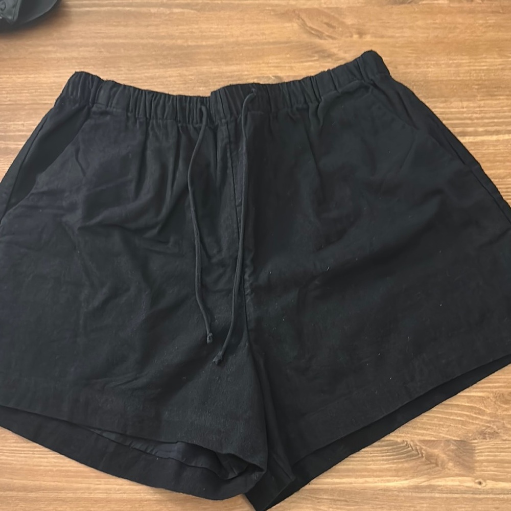 Abercrombie & Fitch woman’s mid length shorts